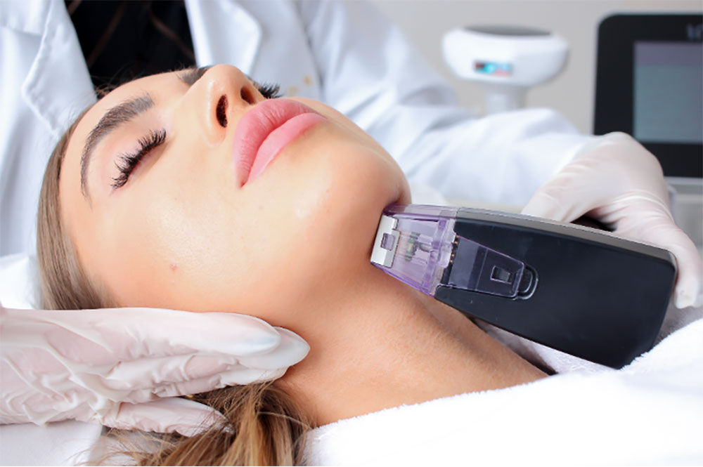 Woman receiving a Crystal Depth8 treatment under chin